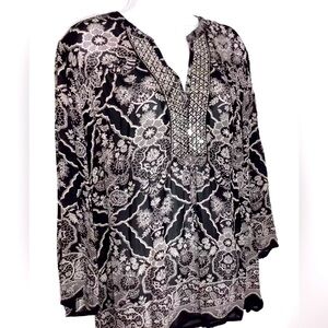 NWT Bila Womens Black Floral & Lacy Print Pullover Top